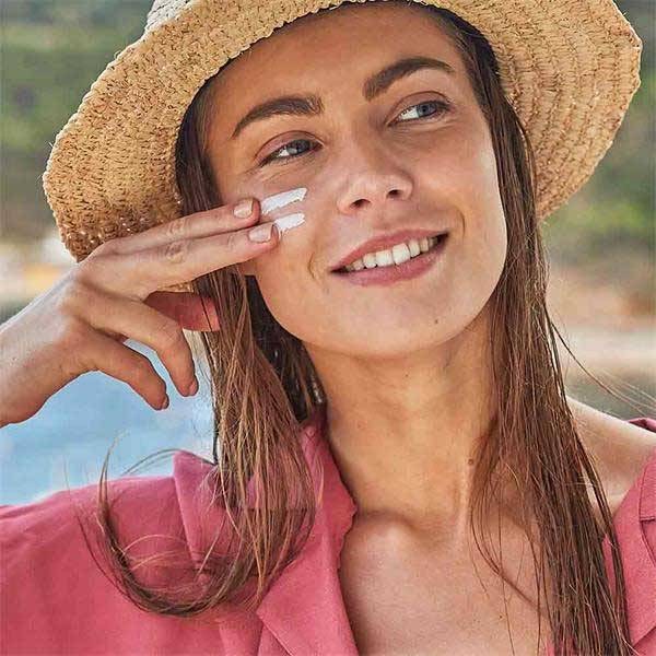 ضدافتاب ضدلک قوی اکتیو یونیفای ایزدین_بی رنگ